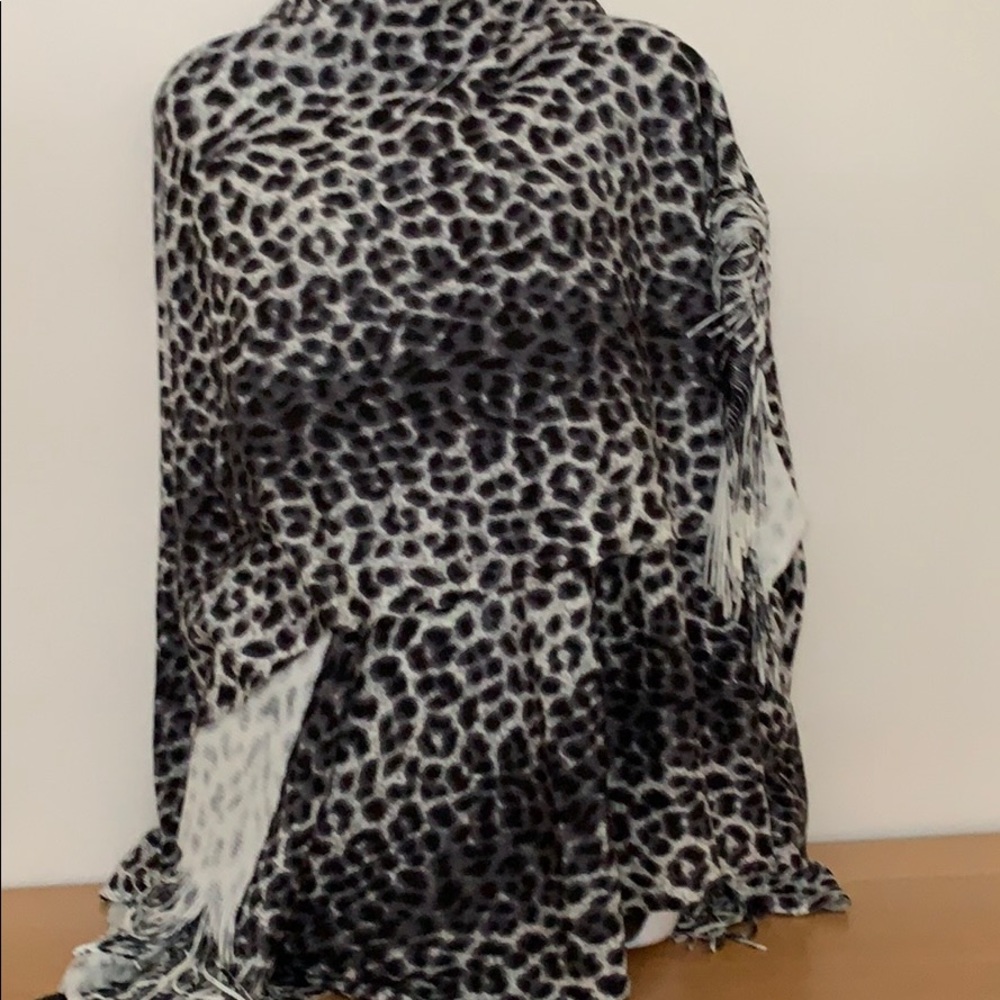 Leopard cape, new with tag